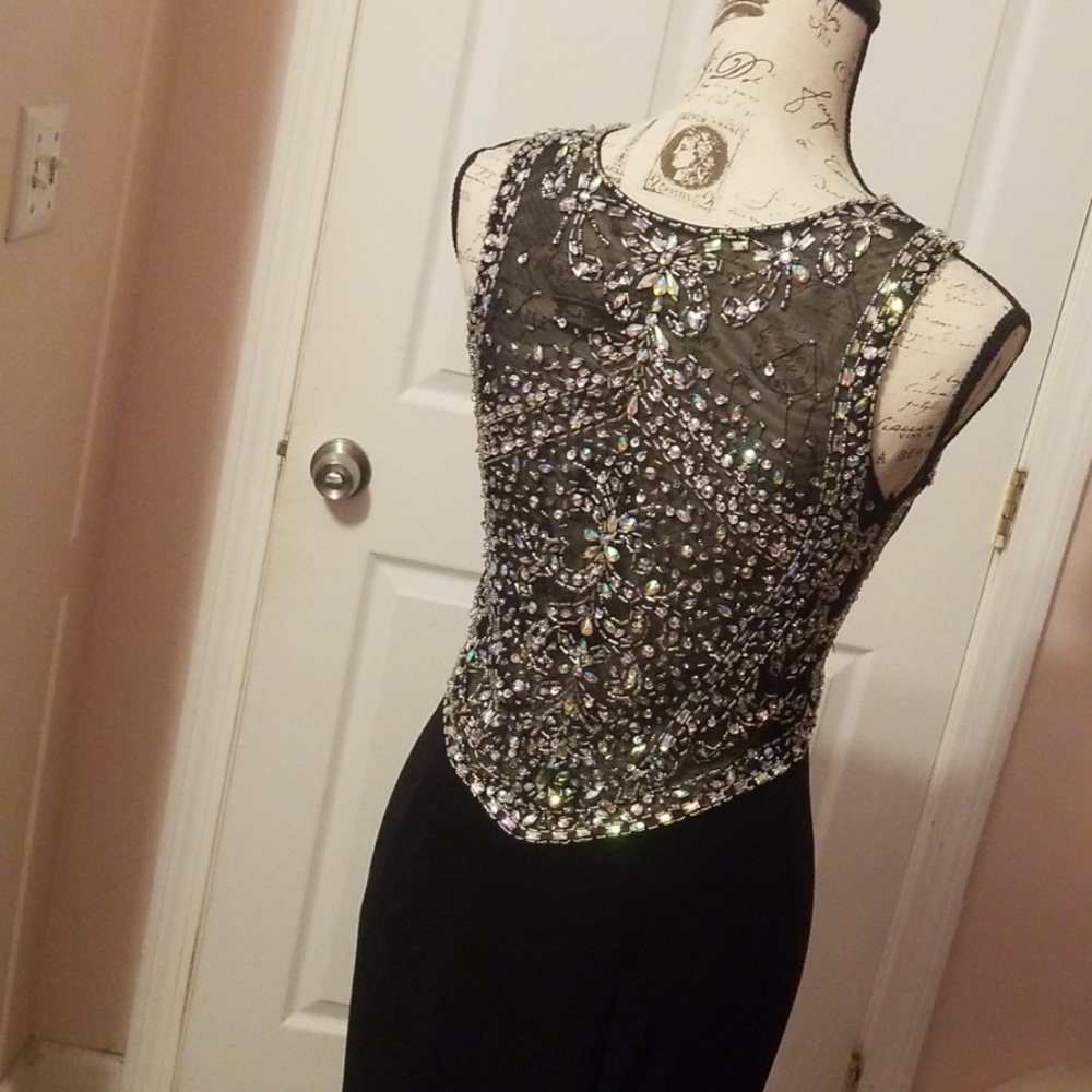 Dress - Picture 5 of 6